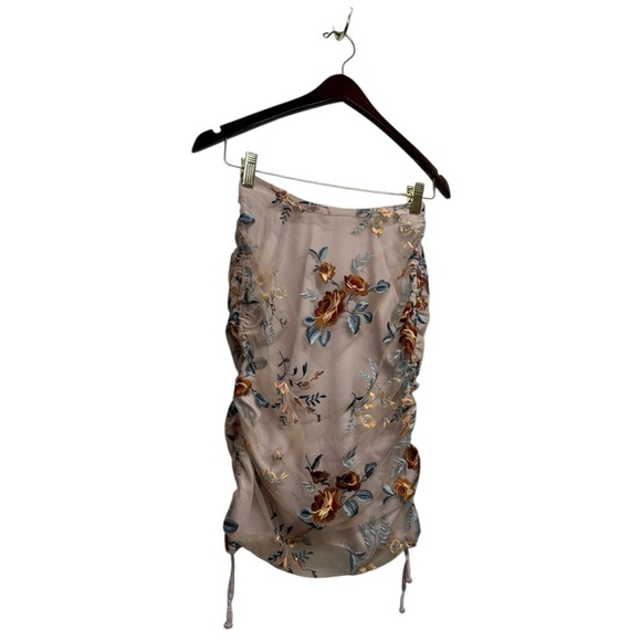 NWT REVOLVE TULAROSA Emily Skirt Teacup Floral XS - Picture 8 of 12